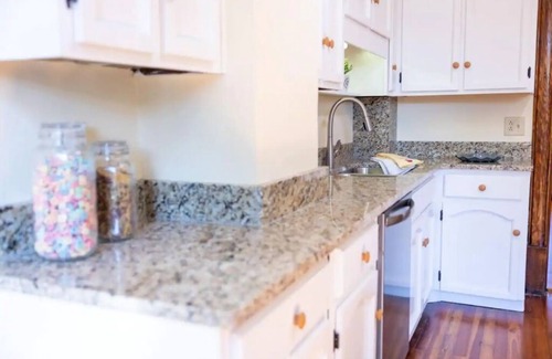 Buena Vista House | Century old 4 bedroom close to SVU, sleeps 8.