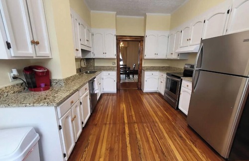 Buena Vista House | Century old 4 bedroom close to SVU, sleeps 8.
