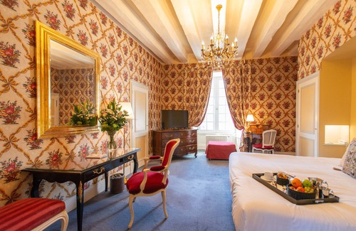 Saint-Etienne-de-Chigny Hotel | Château De Beauvois - La Maison Younan