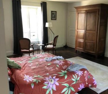 Celle-Levescault Bed & Breakfast | Château de La Grange