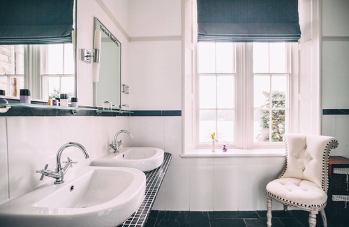 Menai Bridge House | Château Rhianfa