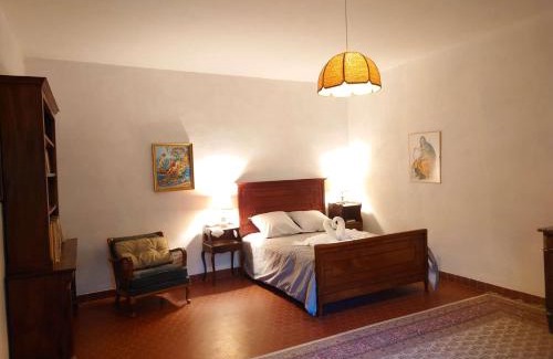 Bollene House | Château Rouge - petit château avec piscine - 8 chambres
