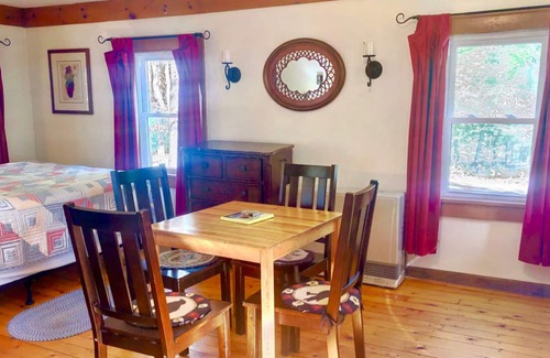 Franconia Cottage | CH Adorable cottage in Franconia minutes from Cannon, Franconia Notch! Fire Pit, wifi, laundry