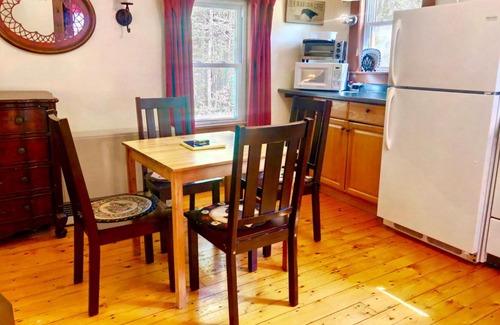 Franconia House | CH Adorable cottage in Franconia minutes from Cannon Franconia Notch Fire Pit wifi laundry