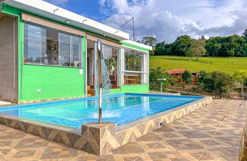 Itapeva House | Chacara com WiFi, piscina,churrasqueira e conforto