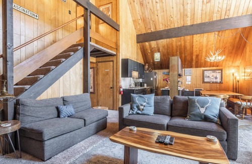 Mammoth Lakes Ski Chalet | Chalet #12, Slope Side Ski in Ski Out Spacious Fam