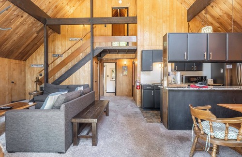 Mammoth Lakes Ski Chalet | Chalet #12, Slope Side Ski in Ski Out Spacious Fam