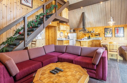 Mammoth Lakes Ski Chalet | Chalet #17, Charming Ski in/Ski Out Steps to the
