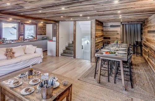 Les Brevieres Ski Chalet | Chalet, 200m from resort center, view ski slopes, fireplace or stove, tv, ski locker, 129m², Tignes