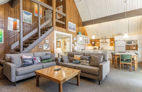 Mammoth Lakes Ski Chalet | Chalet #22, Stunning Slope Side Ski in Ski Out