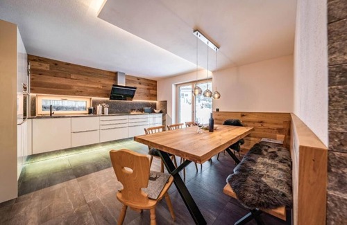 Mayrhofen Ski Chalet | Chalet Alpendomizil Ahorn in Mayrhofen Ski area