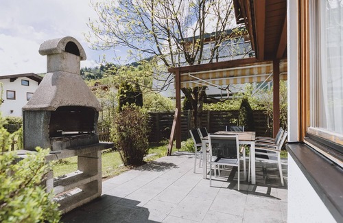 Schuttdorf House | Chalet Badia in Zell am See