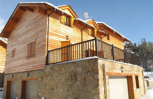 Formigueres Ski Chalet | Chalet "BeauBois" in Lovely Historic Formiguères - Winter & Summer - (Sleeps 6)
