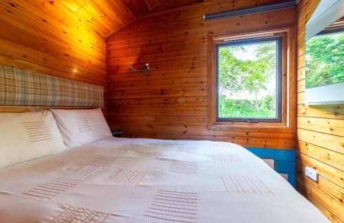 Brazzacott Ski Chalet | Chalet Bramley Hot Tub Lodge by Interhome