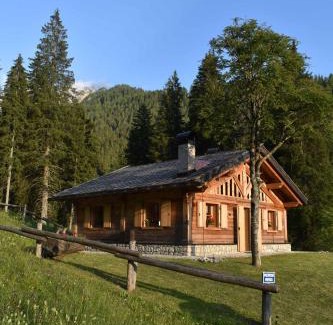 Madonna di Campiglio Ski Chalet | Chalet Brenta Dolomites