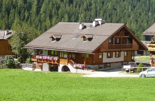 Penia Ski Chalet | Chalet Cesa Galadriel-1 by Interhome