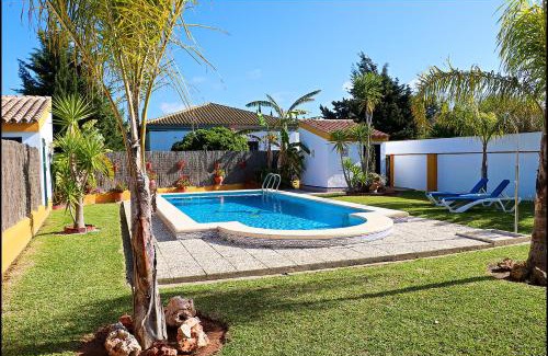 Conil de la Frontera Ski Chalet | Chalet con piscina en Roche Viejo