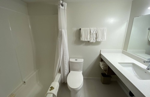 Valemount Hotel | Chalet Continental