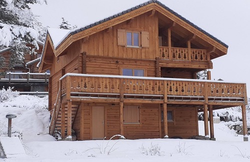 La Joue du Loup Ski Chalet | Chalet Cricri du Loup 142M2 capacity 14 people with Sauna and 5 bedrooms