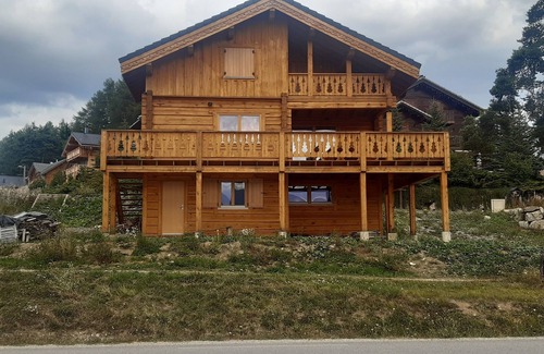 La Joue du Loup Ski Chalet | Chalet Cricri du Loup 142M2 capacity 14 people with Sauna and 5 bedrooms