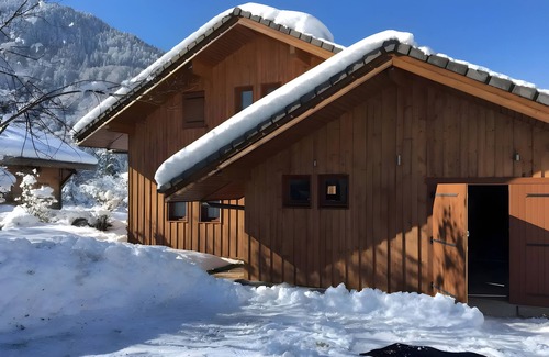 Samoens Ski Chalet | Chalet 'Familiale Avec Jacuzzi' with Mountain View, Private Terrace and Wi-Fi