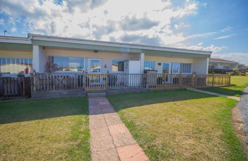 Bacton Ski Chalet | Chalet For Hire At Rainbows End Near A Beautiful Norfolk Beach Ref 31039R