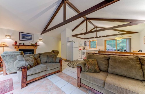 Eidelweiss Village Ski Chalet | Chalet Getaway - North Conway Area