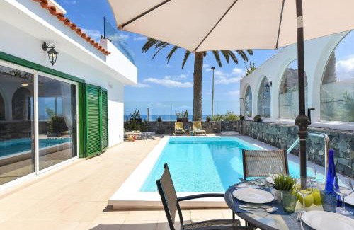 Playa del Ingles Ski Chalet | Chalet Golden Sahara by VillaGranCanaria