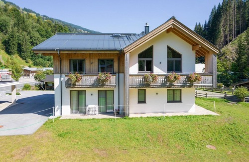 Saalbach Ski Chalet | Chalet in Saalbach near Ski Lift and Sauna