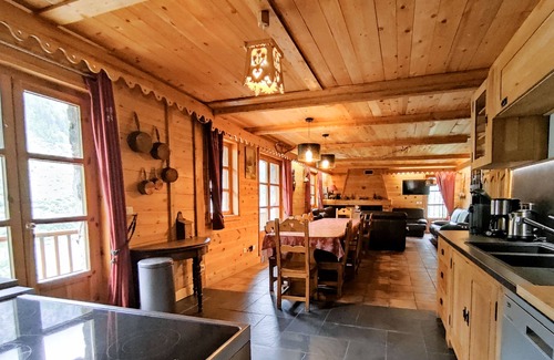 Les Brevieres Ski Chalet | Chalet La Bulle Apartment Les Marmottes 14 pers Tignes