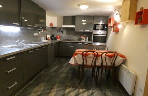 Thones Ski Chalet | Chalet Lac Annecy spa wifi parking panoramic mountain view domaine du fraizier