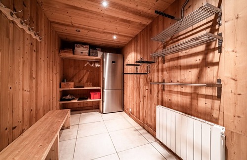 Le Praz de Lys Ski Chalet | Chalet 'Les Amborzales' with Mountain View, Private Garden and Wi-Fi