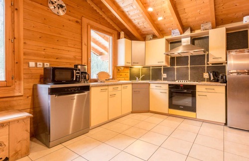 Hauteluce Ski Chalet | Chalet 'Lo Capstoa' with Mountain View, Private Terrace and Wi-Fi