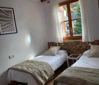 Escarrilla House | Chalet Los Ibones - Lodge Escarrilla