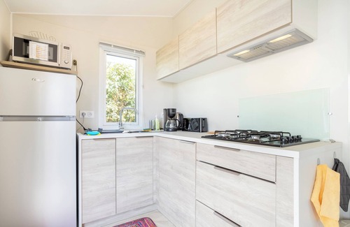 Guilvinec Ski Chalet | Chalet 'Mobilhome Et 100m Plage' with Private Terrace, Private Garden and Wi-Fi