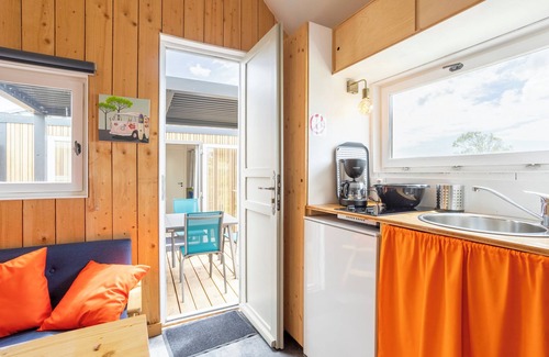 Guilvinec Ski Chalet | Chalet 'Mobilhome Et 100m Plage' with Private Terrace, Private Garden and Wi-Fi