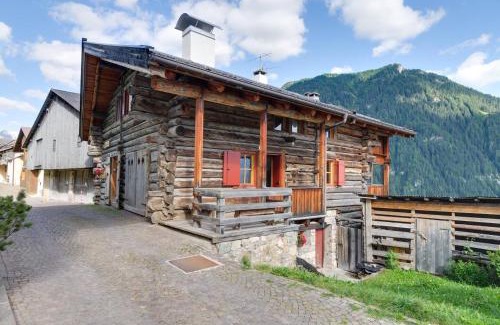 San Giovanni di Fassa Ski Chalet | Chalet Monciòn