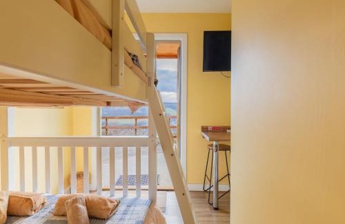 East Lewiston Ski Chalet | Chalet Morgan Stable by Interhome