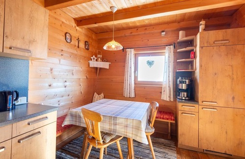 Hippach Ski Chalet | Chalet Nase at 1700m in the Zillertal