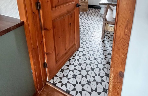 Entrelacs Ski Chalet | Chalet Shtom - Waterfront Serenity