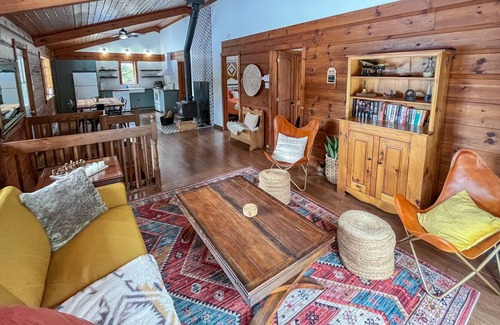 Entrelacs Ski Chalet | Chalet Shtom - Waterfront Serenity