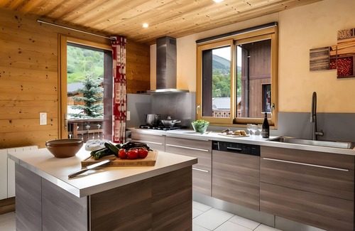 Le Bettaix Ski Chalet | Chalet 'Snow Mountain' with Mountain View, Balcony and Wi-Fi