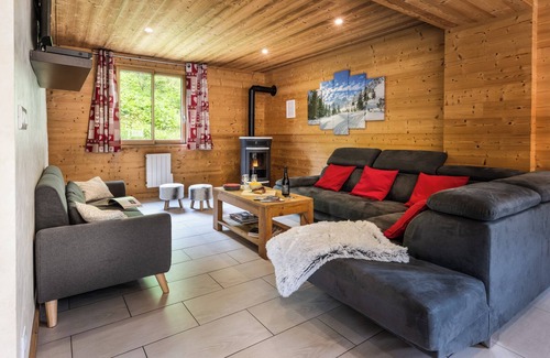 Le Bettaix Ski Chalet | Chalet 'Snow Mountain' with Mountain View, Balcony and Wi-Fi