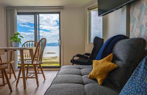 Cap-Saint-Ignace Ski Chalet | Chalet Studio #6 Waterfront with Spa Fireplace & Wifi
