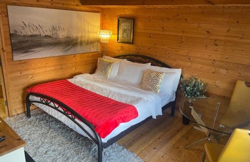 Londonderry Bed & Breakfast | Chalet Superking bed Free Sauna jacuzzi