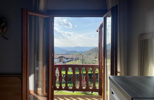 Nabarniz House | Chalet 'Txatonea' with Mountain View, Private Terrace and Wi-Fi