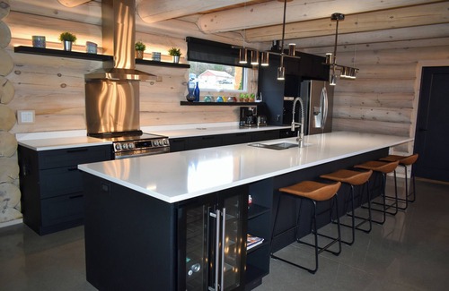Mauricie Ski Chalet | Chalet un Air de Bois, riverside log cabin