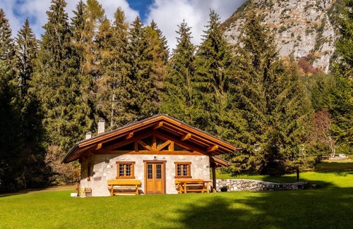 Ragoli Ski Chalet | Chalet 'Valon - Alpine Hideaway' with Mountain View and Private Garden