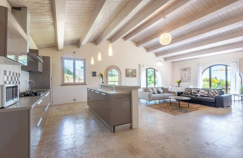 Trequanda Ski Chalet | Chalet "Villa Falco" with Shared Pool, Private Terrace & Wi-Fi