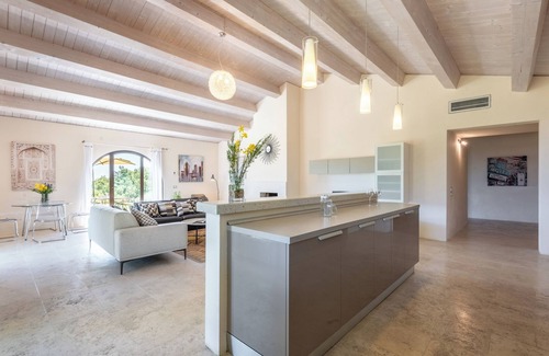 Trequanda Ski Chalet | Chalet "Villa Falco" with Shared Pool, Private Terrace & Wi-Fi